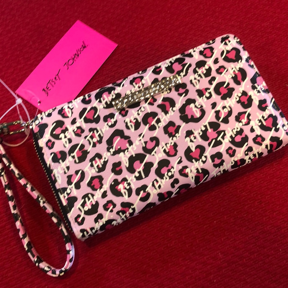 NWT Betsey Wallet w Removable Strap